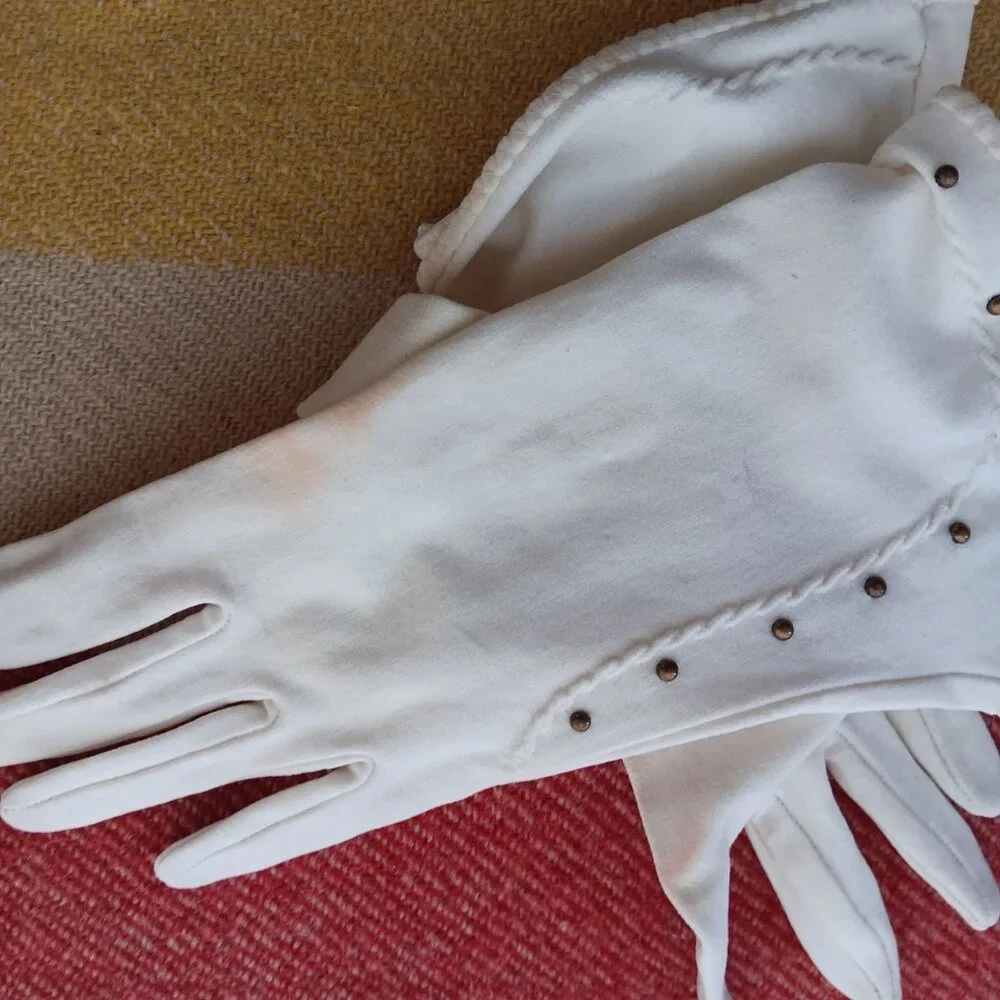 Vintage White CLoth 1960's Studded Gloves With Rivet Detail Womens Size 6.5